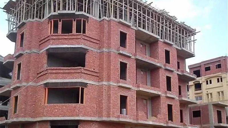 هل يجوز استكمال البناء دون تأمين؟.. قانون البناء يحسم الجدل ويحدد الحالات