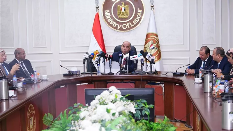 محاور جديدة لتنظيم العمل بالقطاع الخاص.. وزير العمل يكشف التفاصيل
