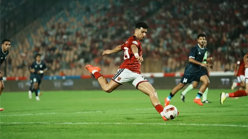 الأهلي يفوز على دلفي وديًا بهدفين 