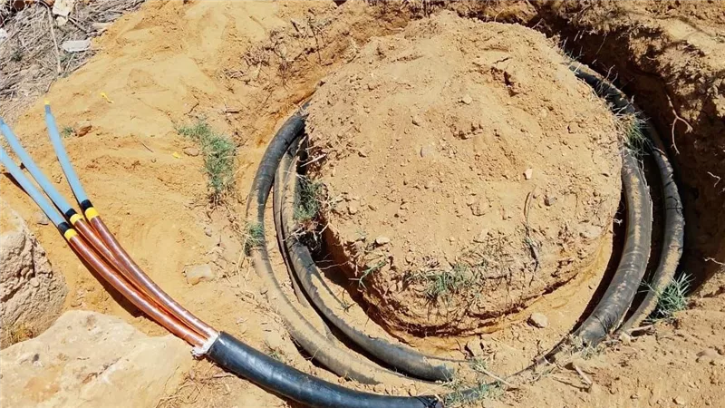 مياه القناة: تركيب كابلات الكهرباء لبوستر كسفريت الحمراء بالإسماعيلية.. صور