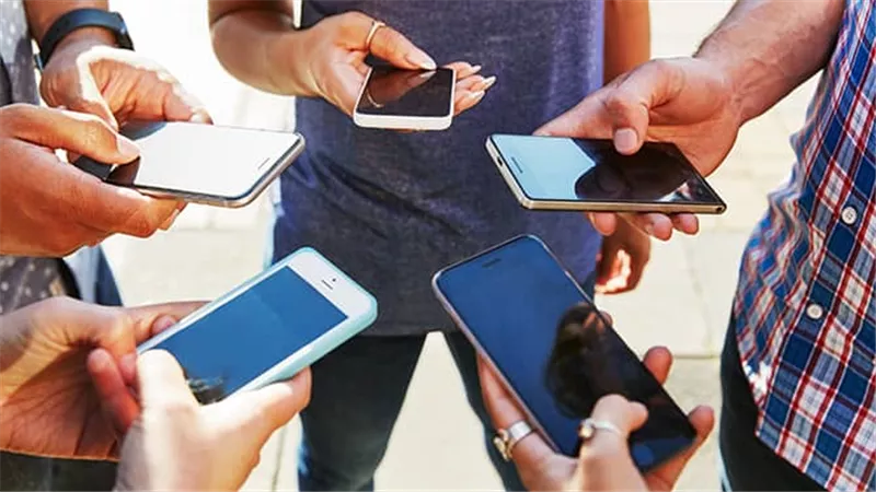 خطوط المحمول تتجاوز عدد السكان.. أرقام جديدة تكشف نمو الاتصالات