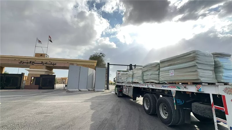 الهلال الأحمر يواصل إغاثة غزة.. 3,292 طن مساعدات جديدة عبر «زاد العزة 267»