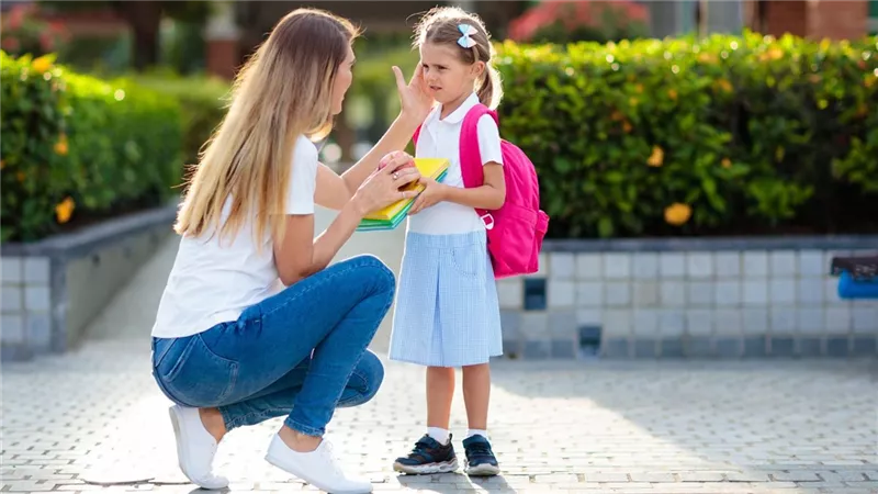 طفلك يرفض العودة للمدرسة بعد الإجازة.. 8 خطوات تساعده على استعادة روتينه