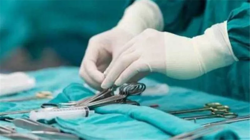 «دخلت رجلها مكسورة خرجت مقطوعة».. جزار يتهم مستشفى شهير في النزهة بالإهمال