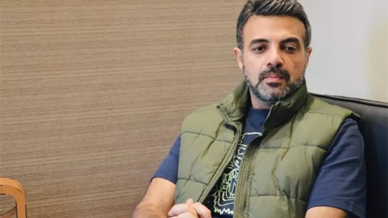 عمرو محمود ياسين يعلن وفاة نجل عمه ويطلب من جمهوره الدعاء له 