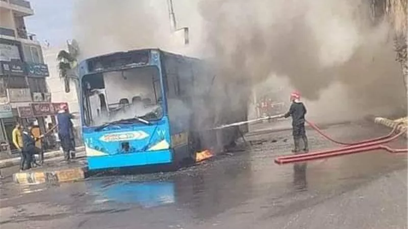 اندلاع حريق داخل أتوبيس نقل عام بمدينة نصر.. والدفع بسيارات الإطفاء