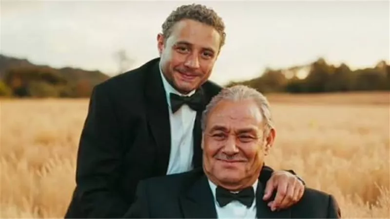بصوره في فترة شبابه.. أحمد الفيشاوي يستعيد الذكريات مع والده 