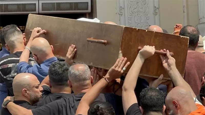 الوداع الأخير.. وصول جثمان الراحل محمد التاجي إلى مسجد الثورة لأداء صلاة الجنازة