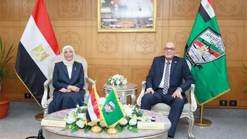 رئيسة النيابة الإدارية تهنئ عبد الناصر أبو العزم برئاسة هيئة قضايا الدولة