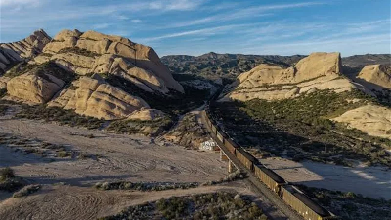 أعلى ضغط منذ ألف عام.. تحذيرات من زلزال كارثي بكاليفورنيا