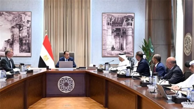 مدبولي يوجه بتسريع الفجيرة العلمين: مشروع استراتيجي يحول ميناء الحمراء لمركز إقليمي لتخزين وتداول النفط