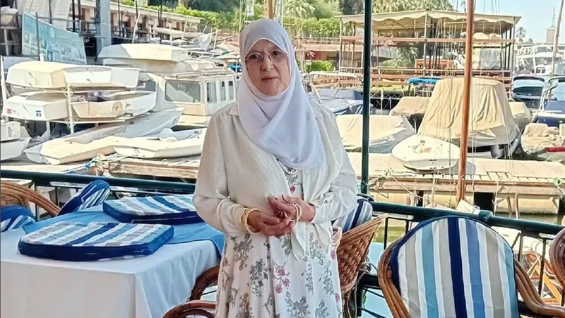 «صاحب المصيبة بيكون في حالة تانية».. شمس البارودي عن وفاة ابنة نجلاء فتحي
