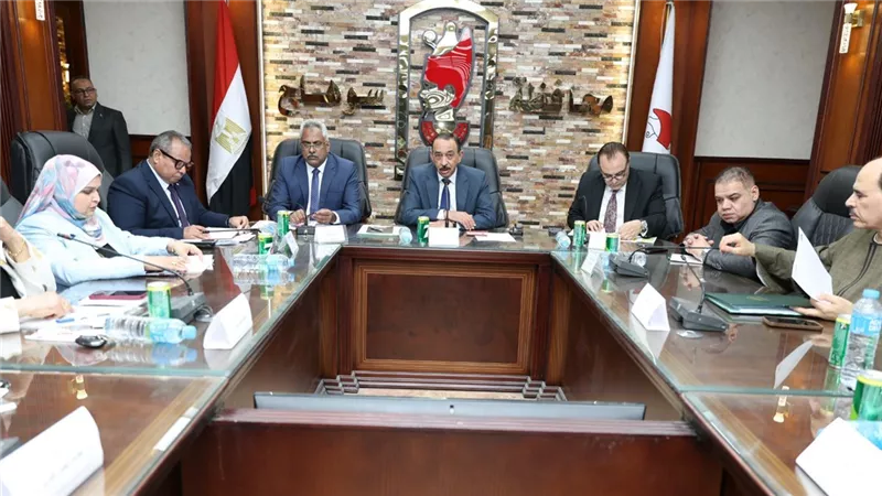 محافظ سوهاج يلتقي أعضاء مجلس النواب لبحث سبل تلبية احتياجات المواطنين