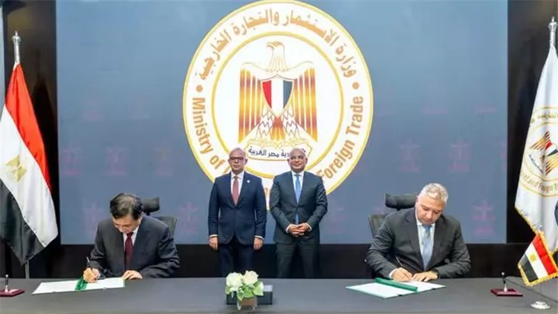 باستثمارات 500 مليون دولار.. إنشاء مجمع صناعي متكامل لتصنيع الإطارات بمنطقة السخنة