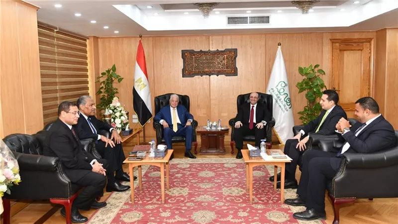 محافظ الفيوم يستقبل مستشار رئيس الجمهورية للتنمية المحلية لبحث تعزيز التعاون المشترك