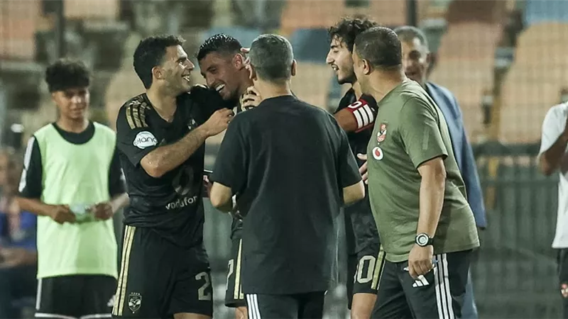 نجم الأهلي مهدد بالغياب عن مباراة سموحة