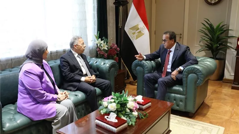 وزير الصحة يبحث مع نقيبي الأطباء والتمريض عدداً من القضايا المتعلقة بالعاملين في المنظومة الصحية
