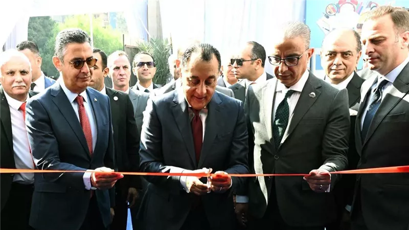 بتخفيضات 25%.. رئيس الوزراء يفتتح المعرض الرئيسي لـ 