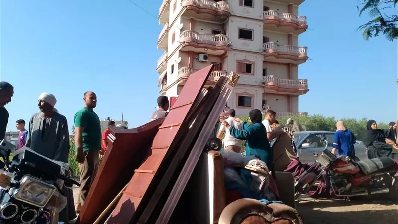 التعامل مع ميل عقار بالدقهلية وإخلائه بالكامل حفاظًا على أرواح السكان
