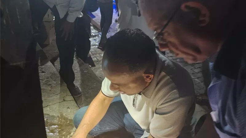 استجابة لشكاوى المواطنين.. غلق وتشميع محل تجاري مخالف بحي غرب سوهاج