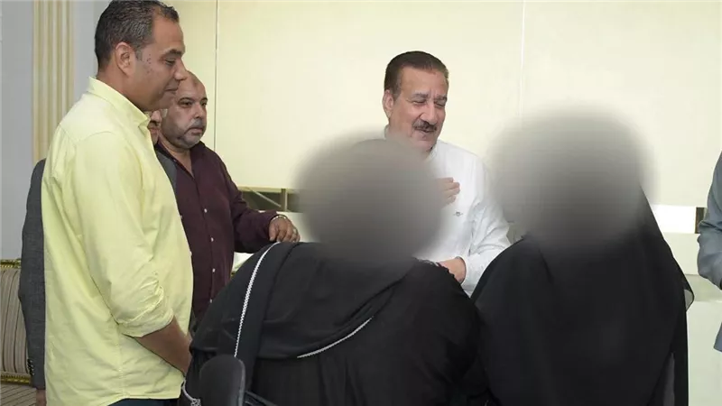 بإجمالي مليون جنيه.. محافظ بورسعيد يوزع مساعدات إنسانية ومالية وغذائية ومدرسية على 85 مستحق