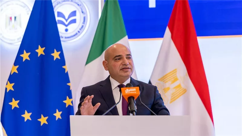 بالصور.. رئيس اقتصادية قناة السويس يستعرض فرص التعاون والاستثمار مع الشركات الإيطالية 