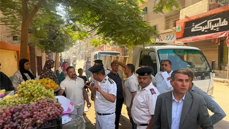 حملة موسعة لإزالة الإشغالات بالطريق العام في شوارع ناصر ببني سويف