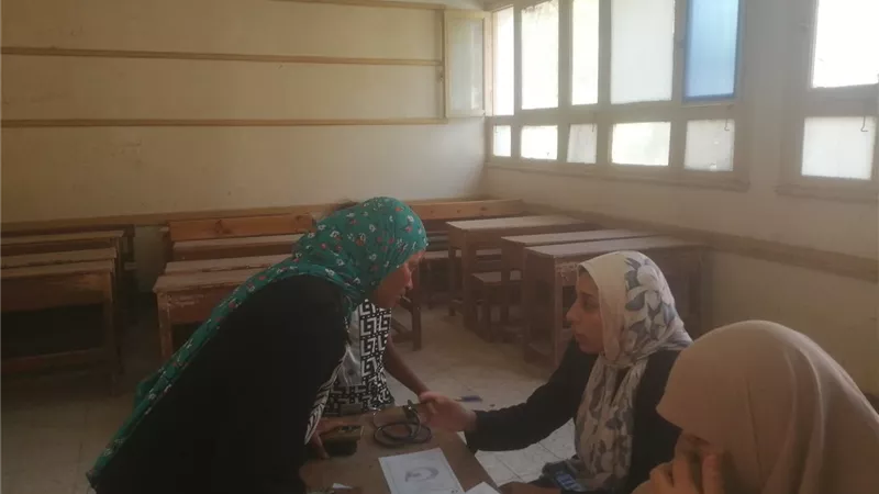 ضمن القوافل الطبية.. طب بشري سوهاج يوقع الكشف على 559 مواطنًا بقرية بناويط