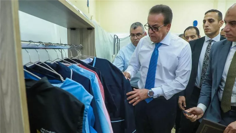 وزير الصحة يتفقد مخازن التموين الطبي والورش المركزية