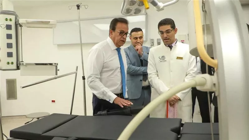 وزير الصحة يتفقد القسم المطور بمستشفى دار الشفاء ويوجه بإجراء فحص الماموجرام للسيدات