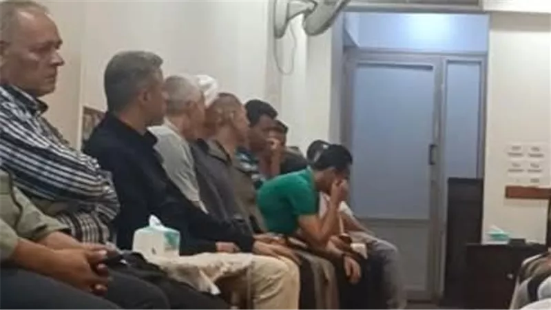 أسرة ضحية انهيار عقار المنيا تتلقى العزاء وسط حالة من الحزن