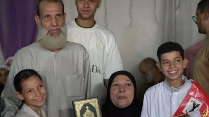 احتفالًا بهم.. مسيرة لحفظة القرآن الكريم تجوب شوارع ترسا بالفيوم