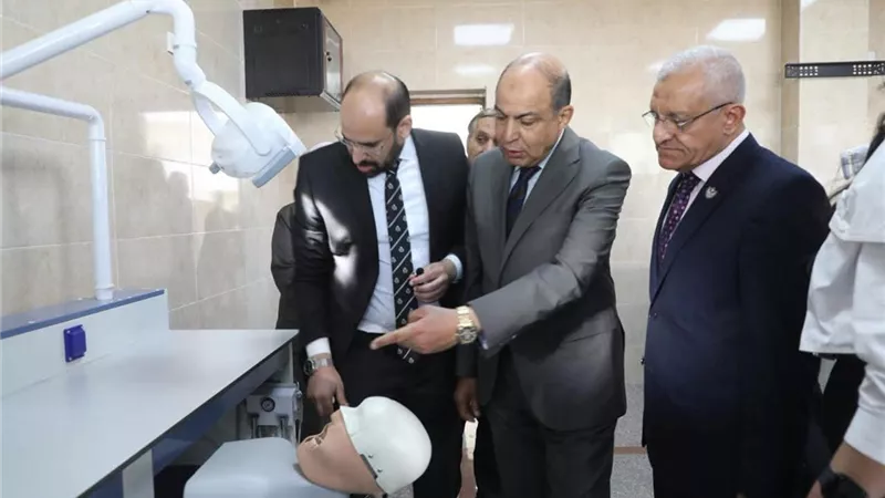 محافظ المنيا يفتتح العيادات التعليمية والخدمية بكلية طب الفم والأسنان بجامعة اللوتس