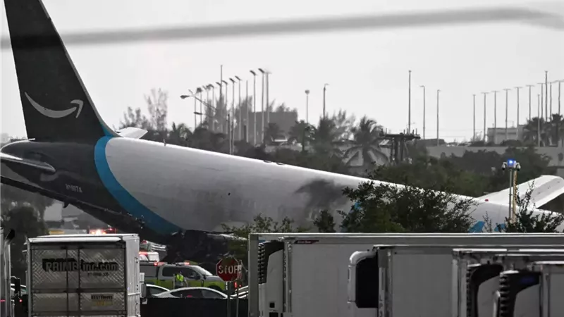 مصرع وإصابة 10 أشخاص بحادث تحطم طائرة شحن لأمازون بفلوريدا