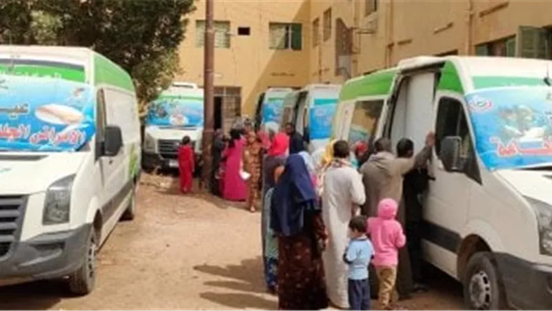 جامعة قناة السويس تنظم قافلتين طبيتين لخدمة عمال المصانع وأسرهم