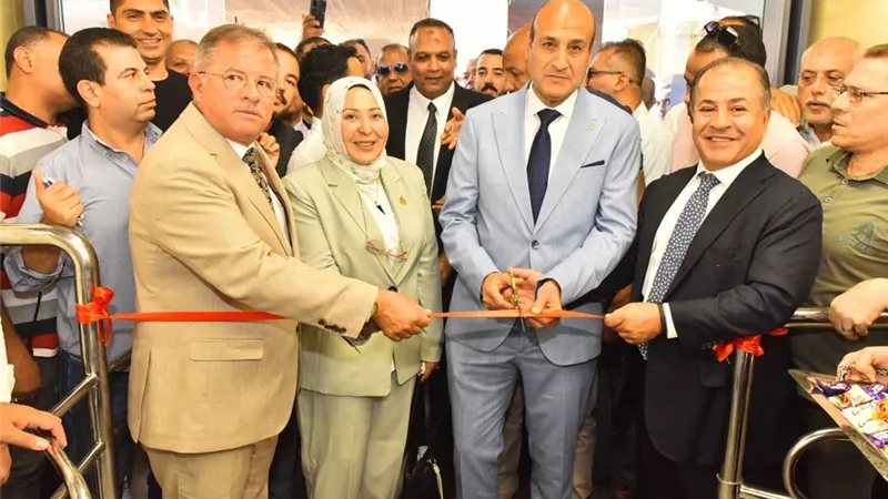 محافظ أسيوط يفتتح سلسلة تجارية جديدة بمنطقة المعلمين بحي غرب