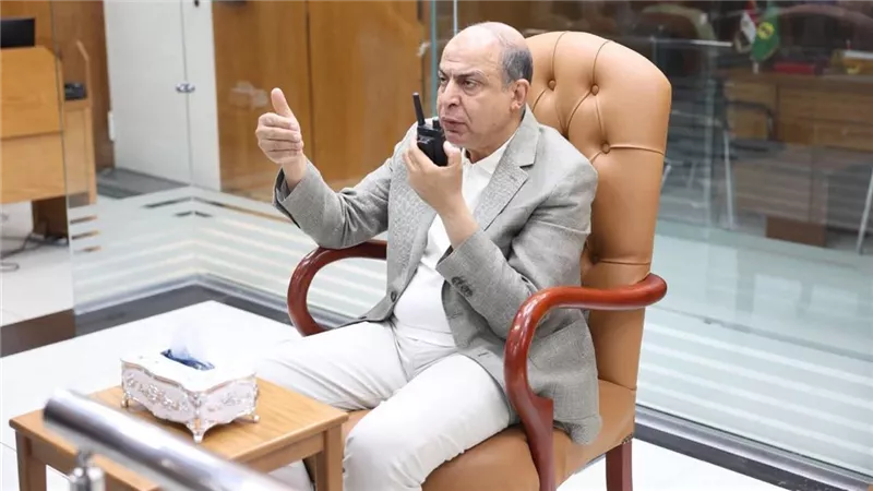 من مركز السيطرة.. محافظ المنيا يتابع استعدادات 80 معرضًا لـ«أهلًا مدارس»