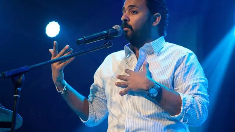 عملية نصب.. عمرو حسن يحذر جمهوره من حفل وهمي في مراسي