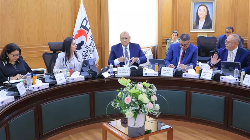 وزيرة التضامن تبحث تطوير بنك ناصر ورفع كفاءة الخدمات المصرفية المقدمة للعملاء