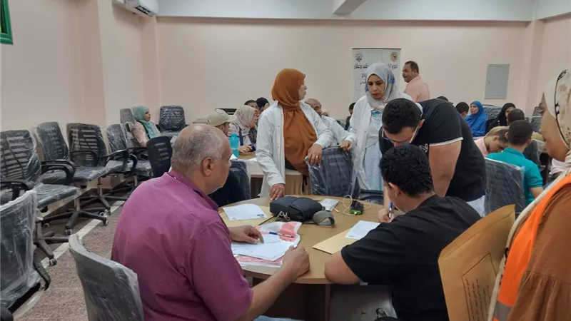 استعدادًا للعام الدراسي.. جامعة سوهاج تستقبل الطلاب الجدد من ذوي الإعاقة لإجراء الكشف الطبي 