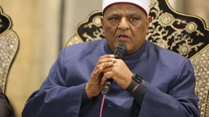 عباس شومان يحذر الشباب من خطابات الغرائز: لا تخلطوا بين الدين الموثوق والمحتوى المضلل