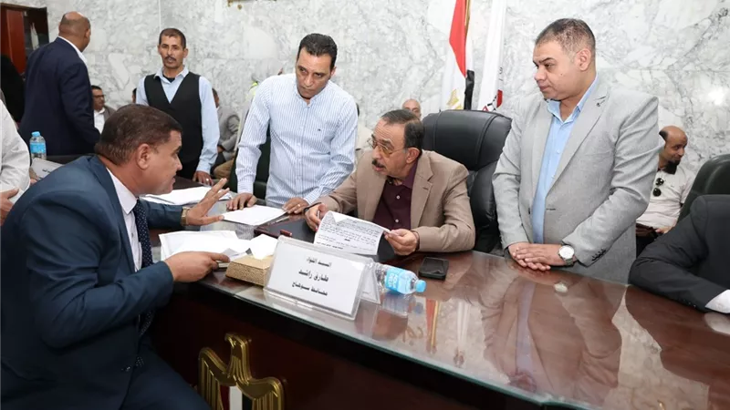 محافظ سوهاج يبحث مطالب المواطنين خلال اللقاء الجماهيري ويوجه بسرعة حل مشكلاتهم