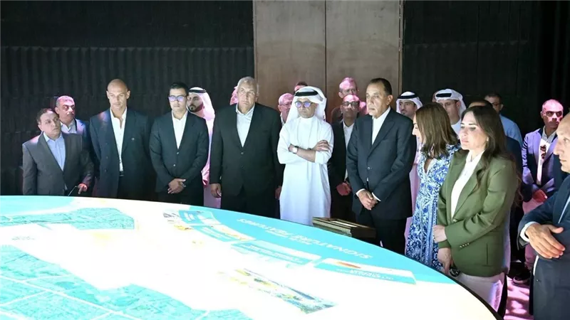 رئيس الوزراء يتفقد فندق 