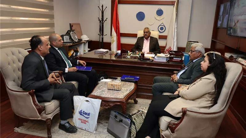 نائب محافظ سوهاج يستقبل وفد منظمة الأيتام الأقباط لبحث تنفيذ برنامج 