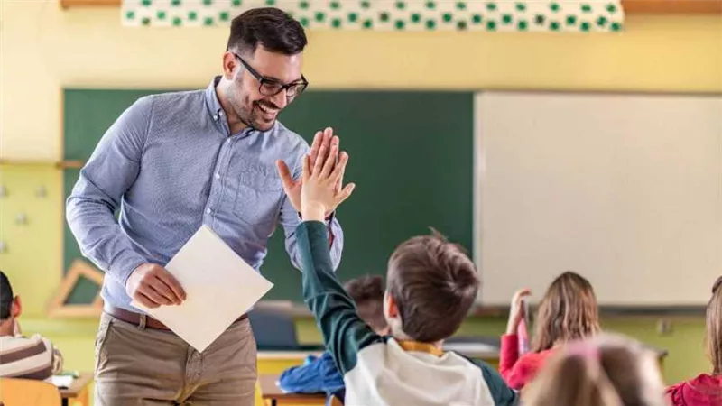 عندما يتحول الغضب إلى ضرب.. 7 طرق تربوية للتعامل مع الطفل العدواني