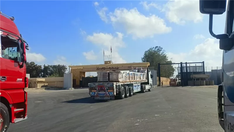 الهلال الأحمر المصري يواصل إغاثة غزة بقافلة جديدة تحمل 3489 طنًا من المساعدات