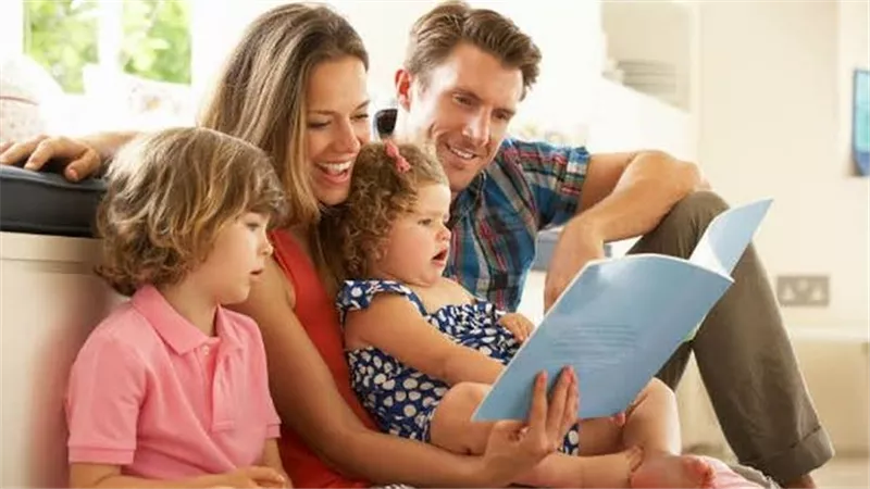 الثقة تبدأ من البيت.. كلمات يحتاجها الطفل قبل العودة إلى المدرسة