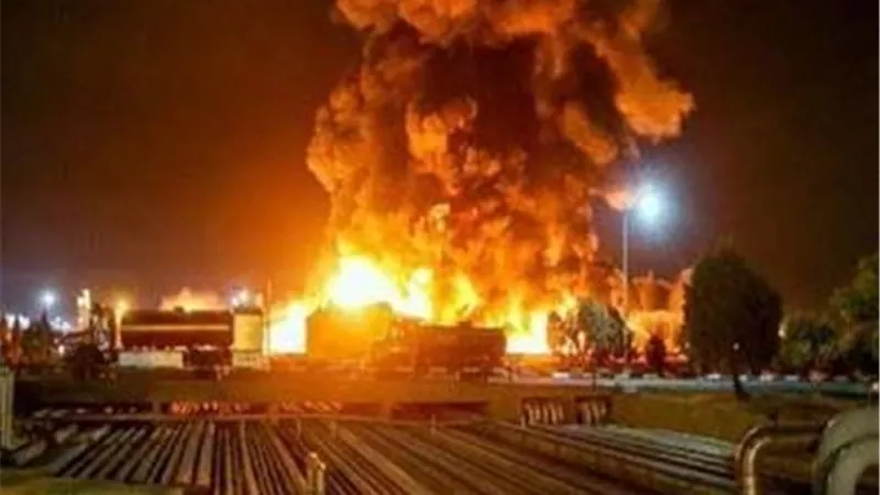 هرمزجان تشتعل.. انفجارات تهز قشم وسيريك وميناب جنوب إيران 