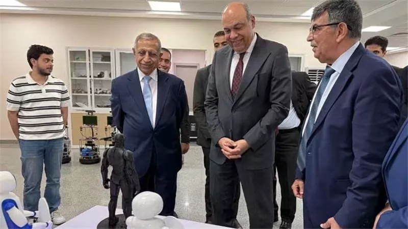 وزير الطيران يتفقد فرع الأكاديمية العربية للعلوم والتكنولوجيا والنقل البحري بمدينة العلمين