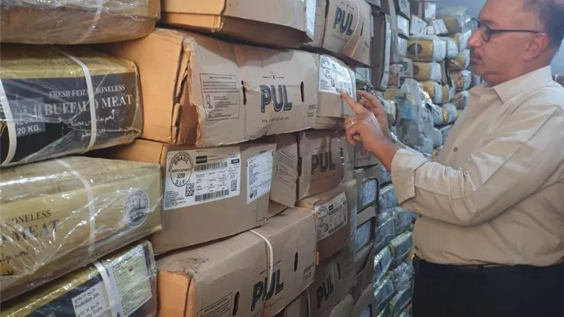 بيطري الشرقية يضبط 3 أطنان و375 كجم لحومًا ودواجن ومصنعات لحوم مخالفة بالأسواق